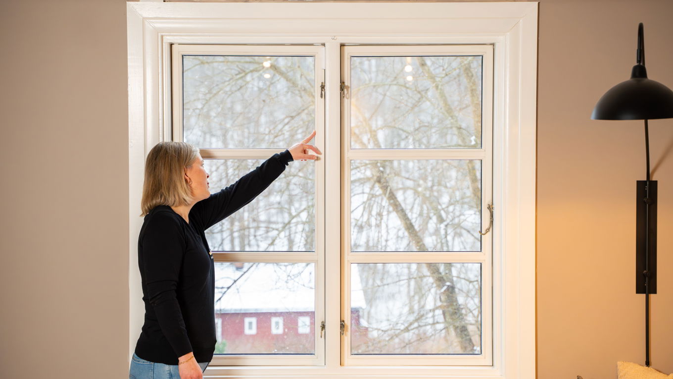 Ingeborg i Huseierne viser frem tolags vinduer