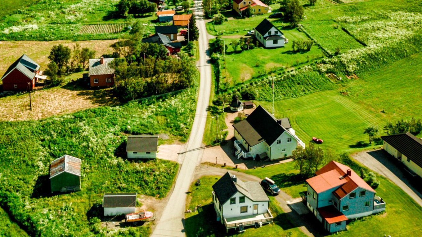 Oversiktsbilde av eiendom med flere boliger