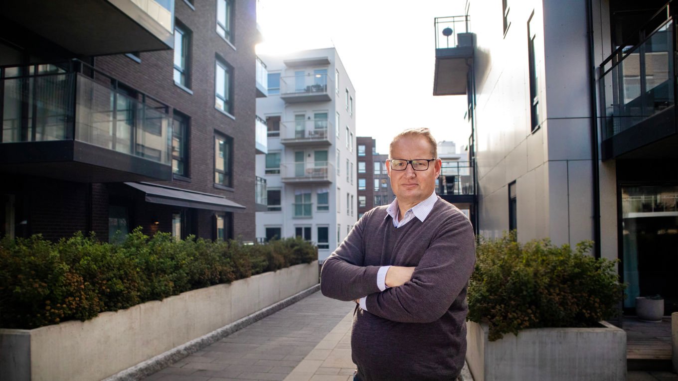 Carsten Pihl foran en blokk