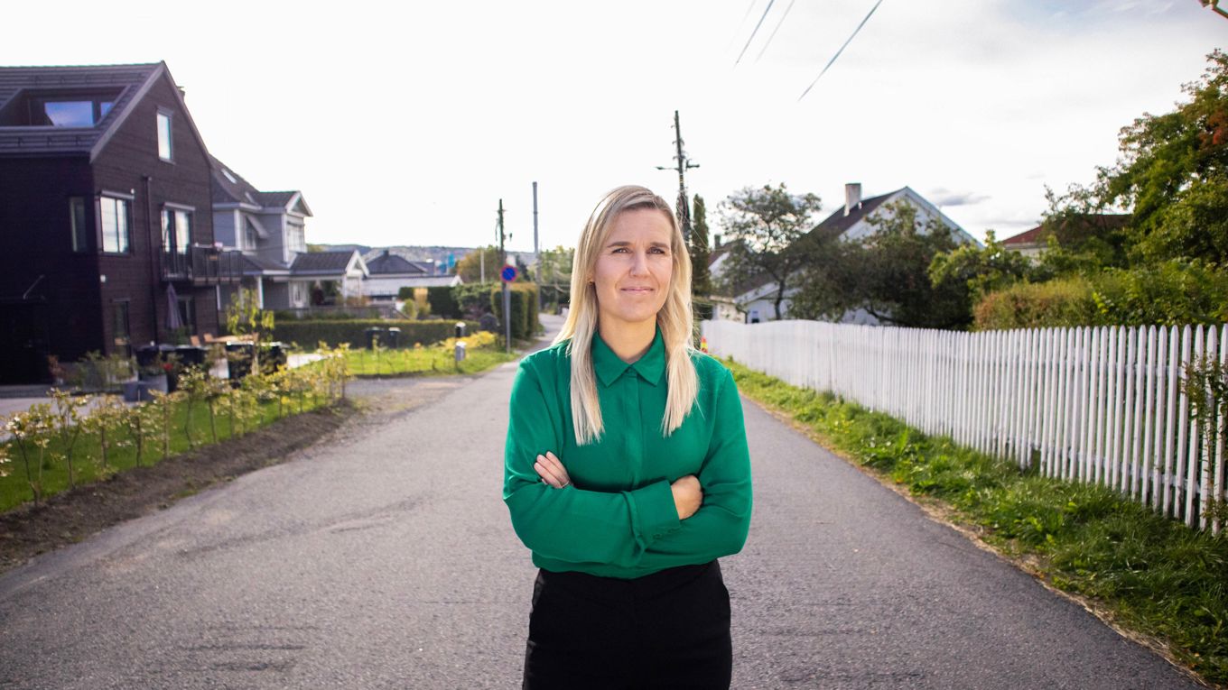 Linda Ørstavik Öberg smiler med armene i kors