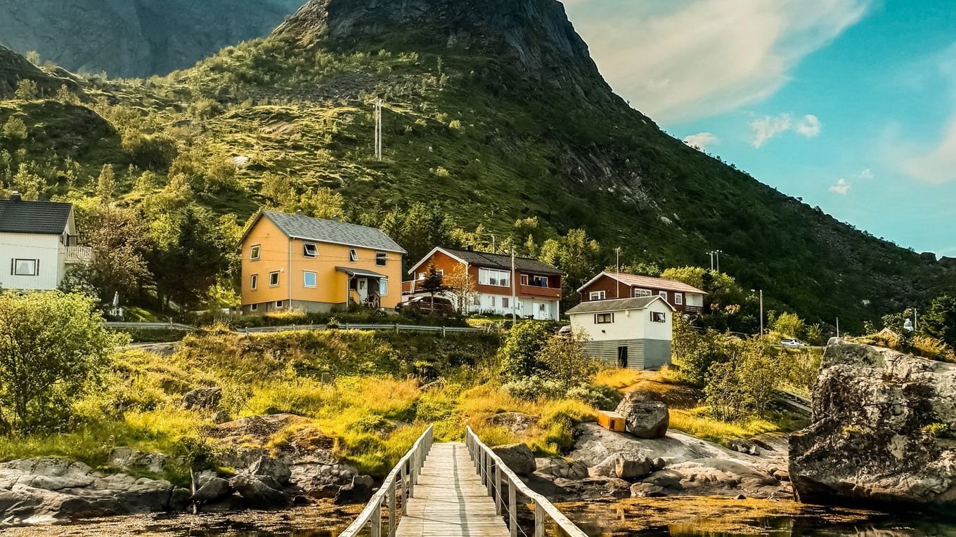 Boliger ved et fjell